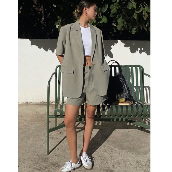New Women's Notched Lapel Short Sleeve Blazer And Shorts Set - Picture 1 of 8